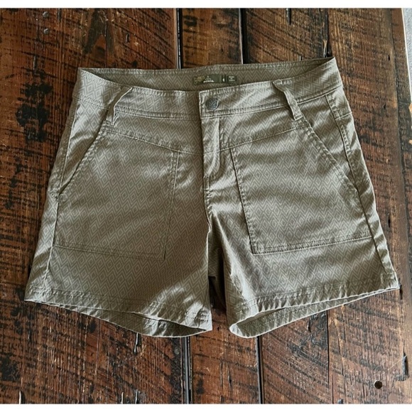 Womens Green prAna lightweight walking shorts, Size 6 - Picture 11 of 16